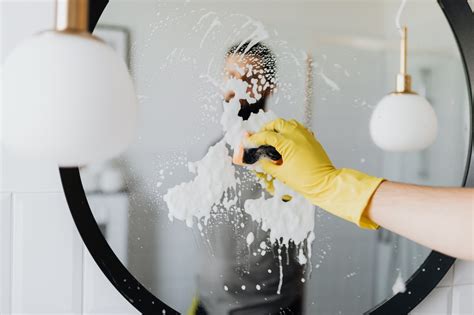Removing Stains and Grime: The Magic of Tub and Tile Spray